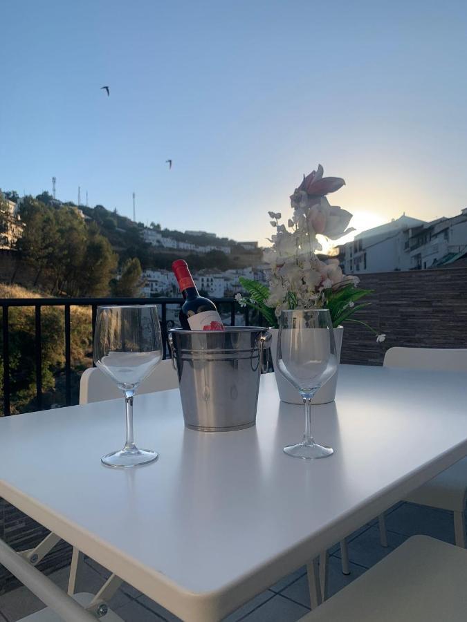 El Balcon De La Roca Lejlighed Setenil De Las Bodegas Eksteriør billede