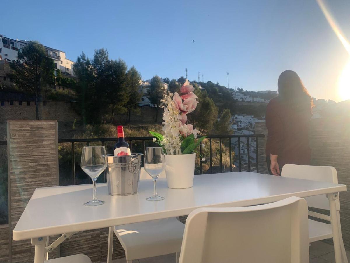 El Balcon De La Roca Lejlighed Setenil De Las Bodegas Eksteriør billede